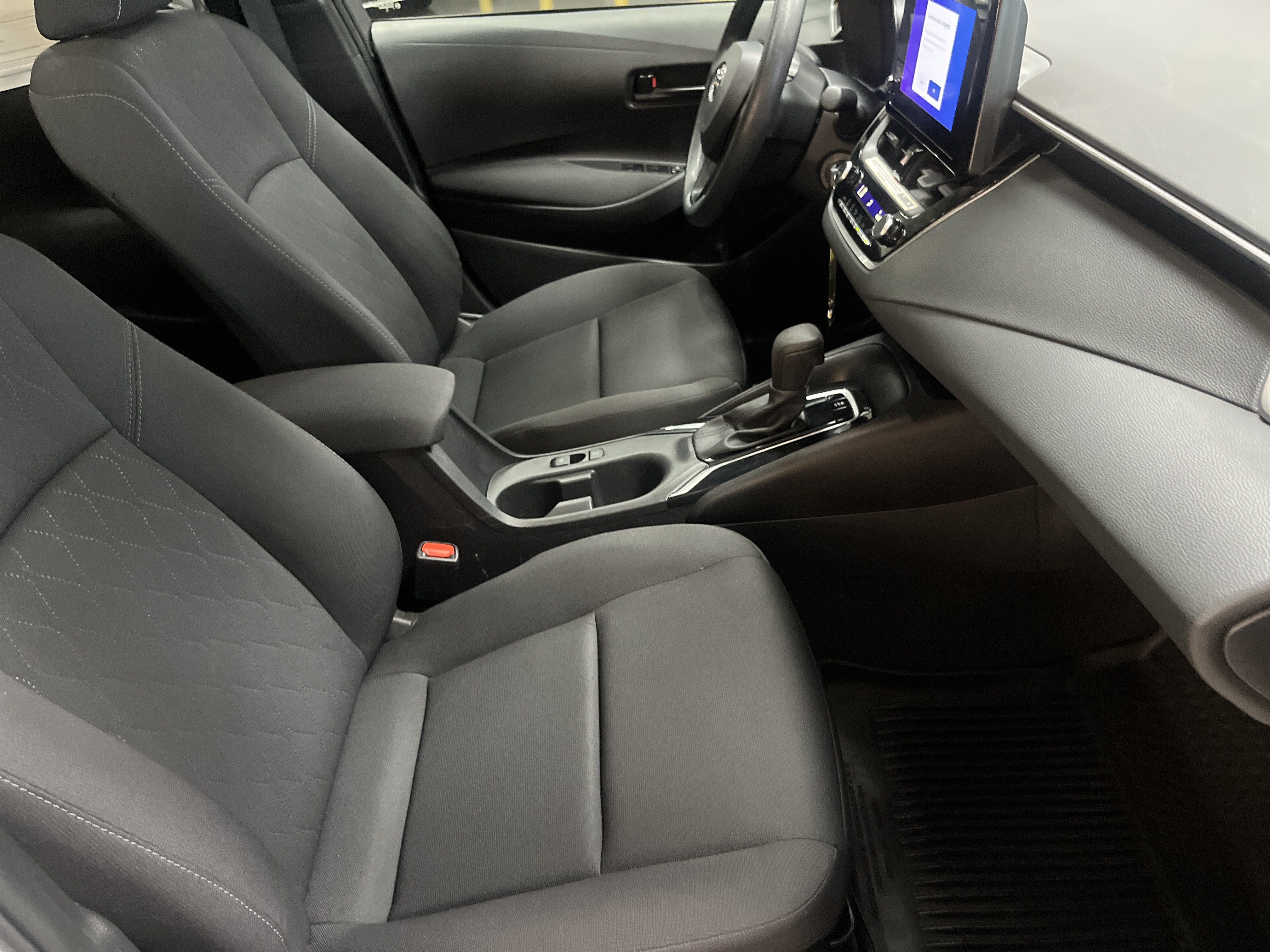 Used 2023 Toyota Corolla LE FWD image 32
