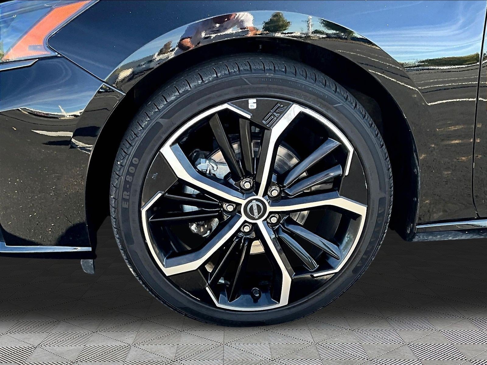 Used 2024 Nissan Altima 2.5 SR FWD image 32