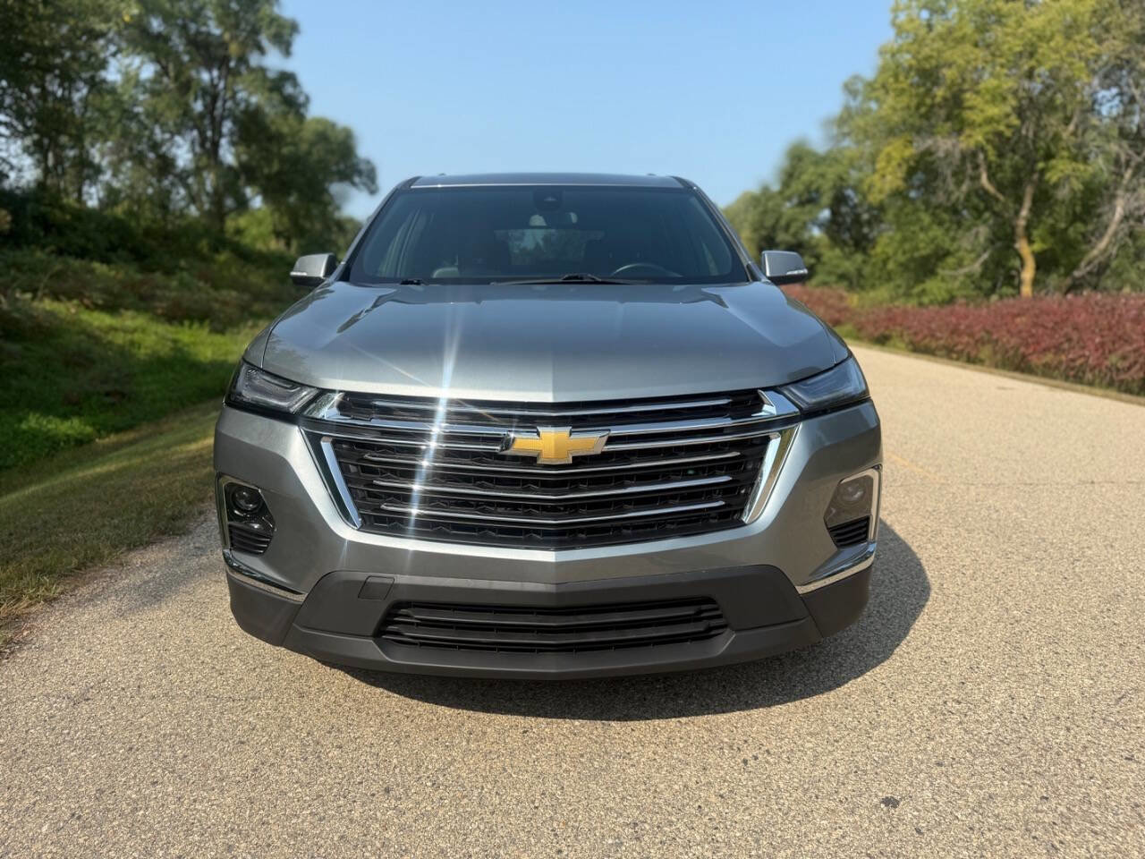 Used 2023 Chevrolet Traverse LT image 3