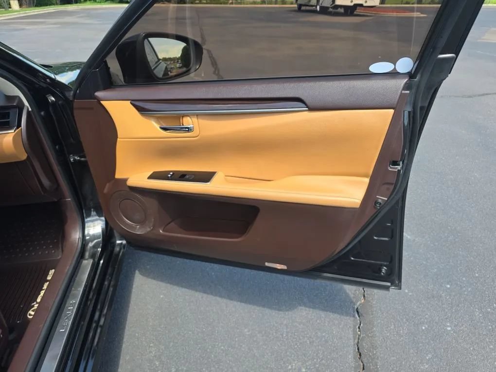 Used 2018 Lexus ES 350 w/ Luxury Package w/Wood Trim FWD image 54