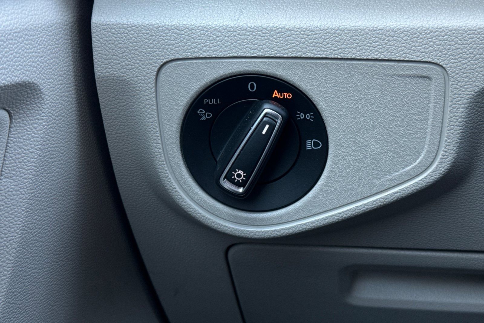 Used 2023 Volkswagen Atlas SE image 29