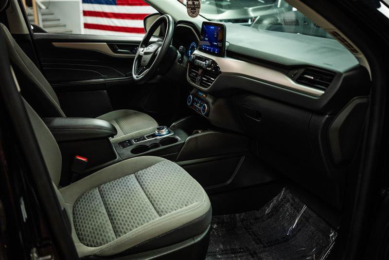 Used 2022 Ford Escape SE w/ Cold Weather Package image 12