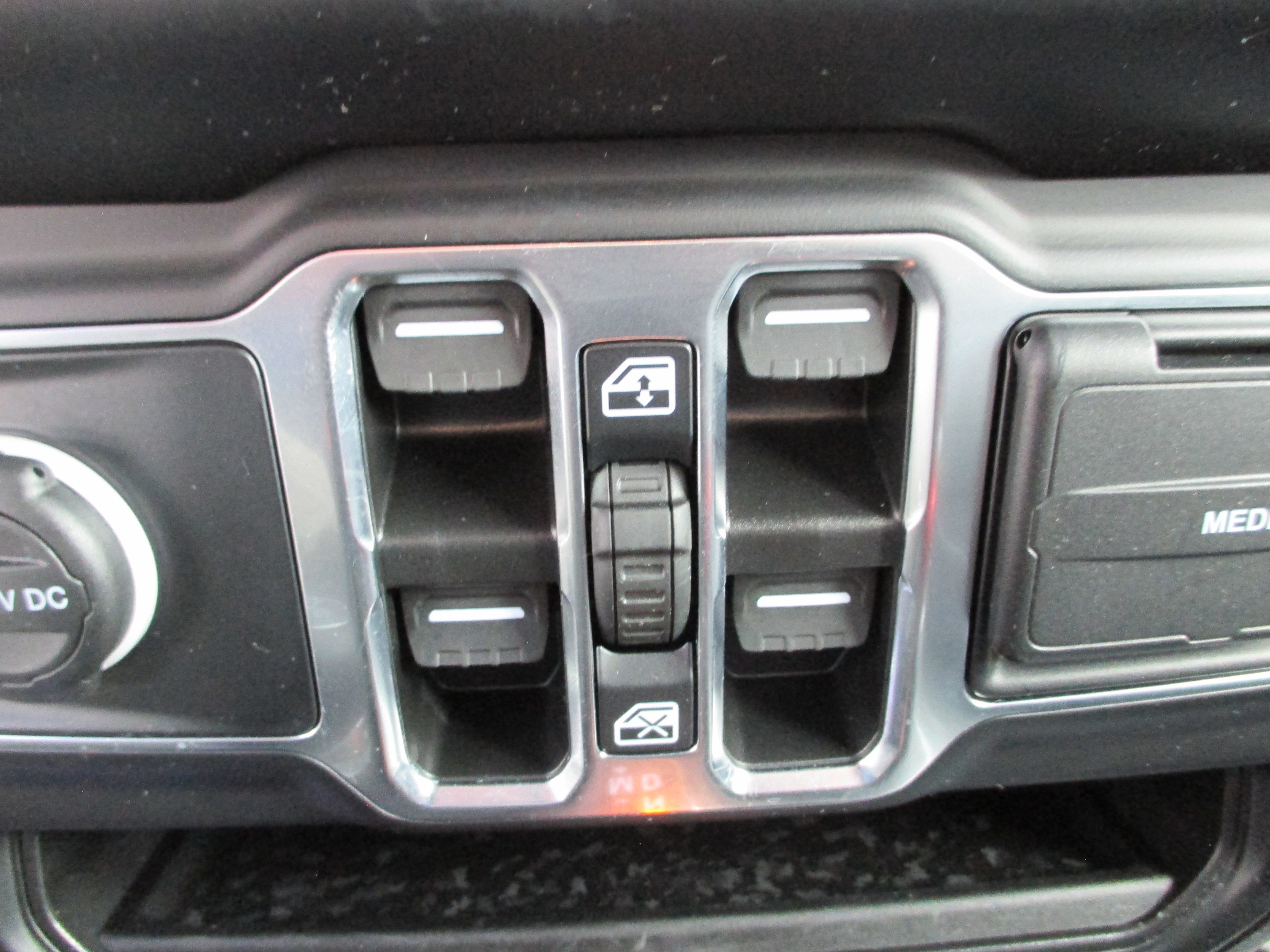 Used 2023 Jeep Wrangler Unlimited Sahara w/ Cold Weather Group image 21