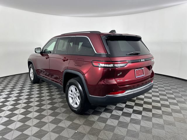 Used 2023 Jeep Grand Cherokee Laredo AWD/4WD image 2