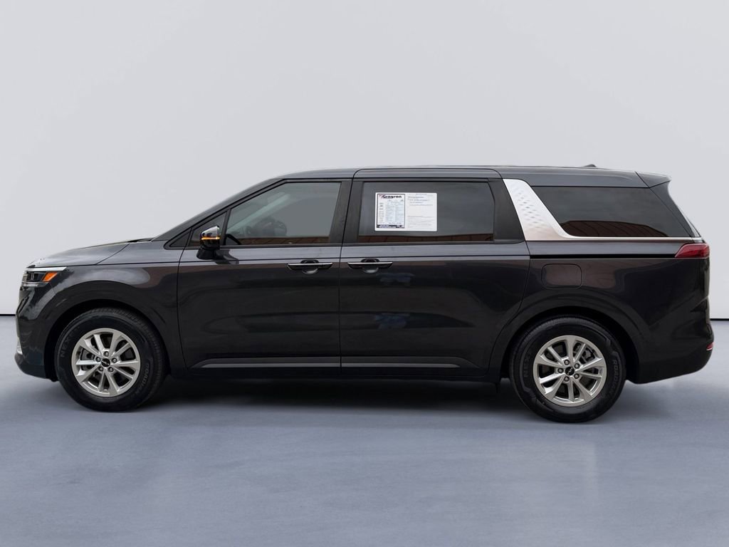 Used 2023 Kia Carnival LX FWD image 6