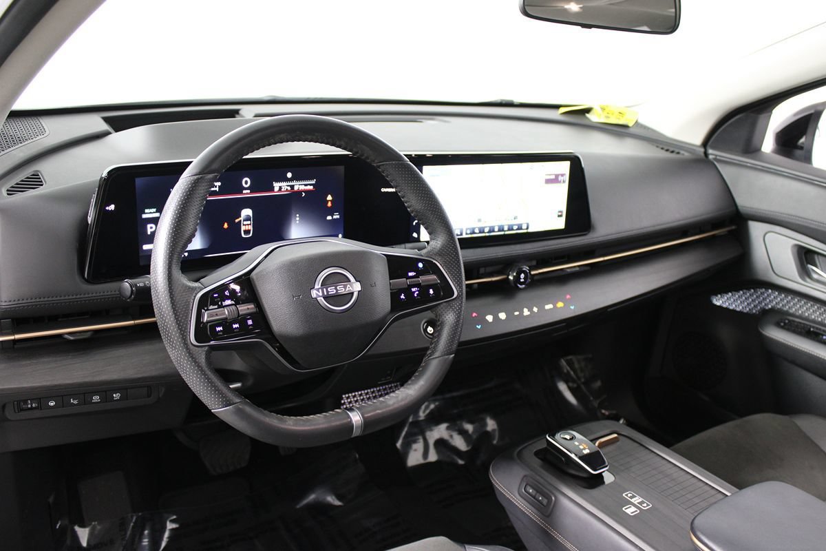 Used 2023 Nissan Ariya AWD image 7
