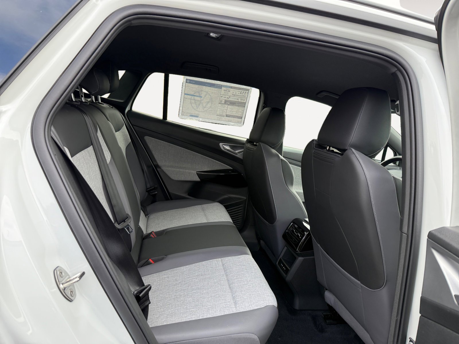 New 2025 Volkswagen ID.4 Pro RWD image 18
