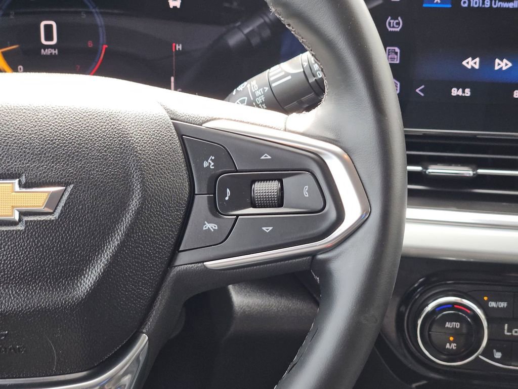 Used 2025 Chevrolet Trax LT w/ LT Convenience Package FWD image 26