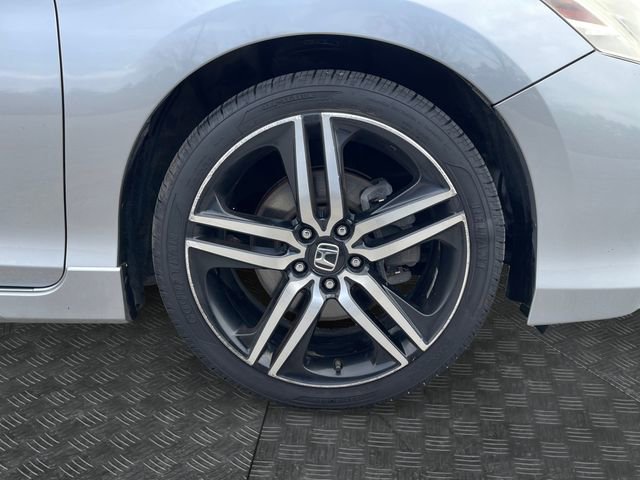 Used 2016 Honda Accord Touring image 14