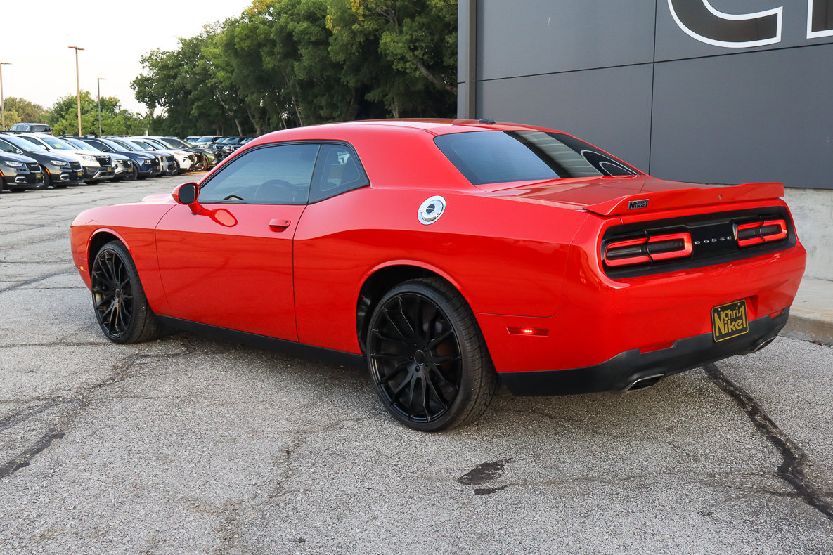 Used 2019 Dodge Challenger SXT image 6