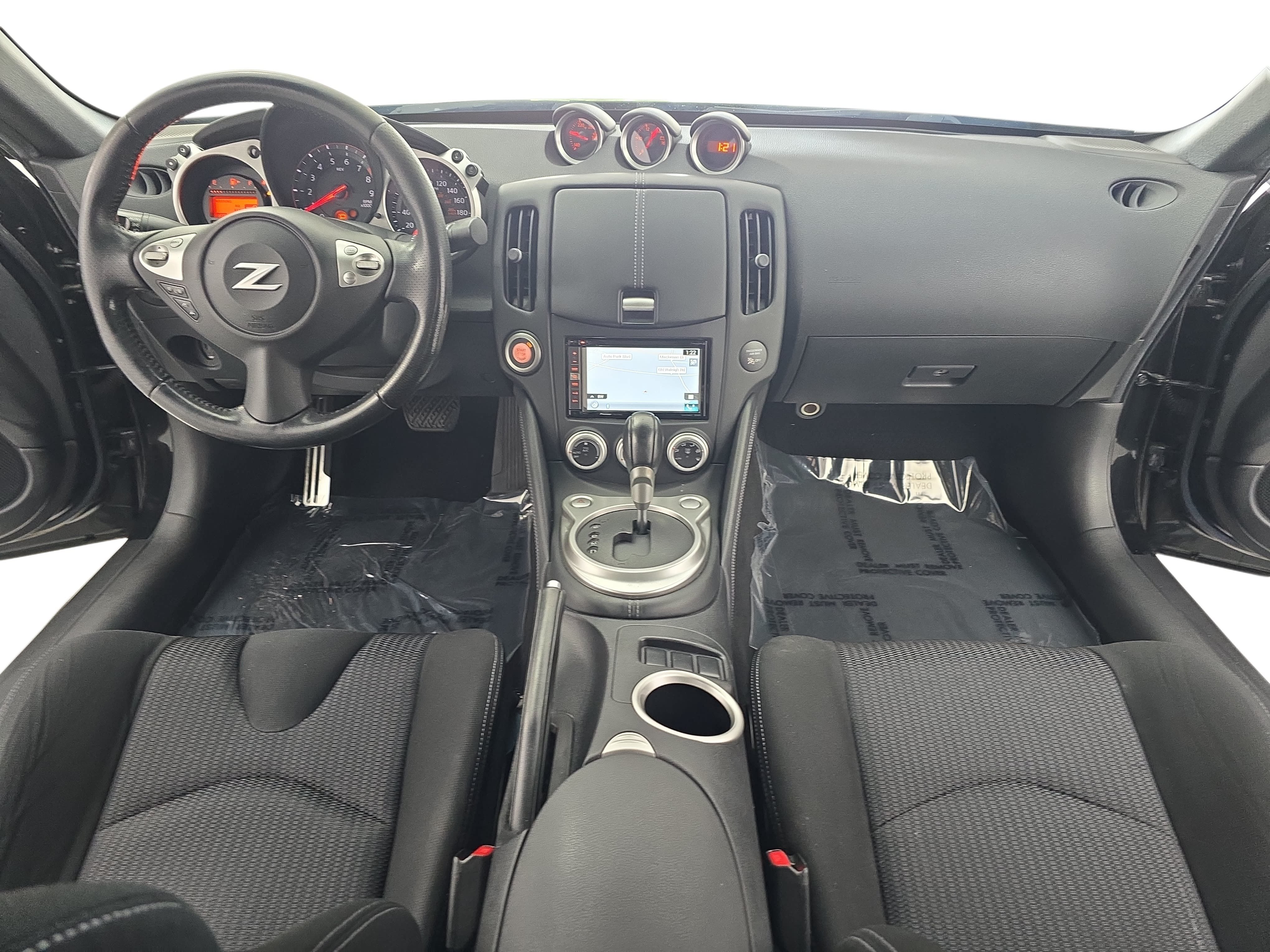 Used 2016 Nissan 370Z Coupe RWD image 9