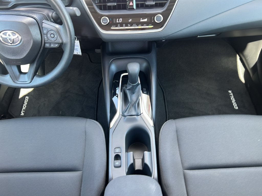 Used 2025 Toyota Corolla LE FWD image 14