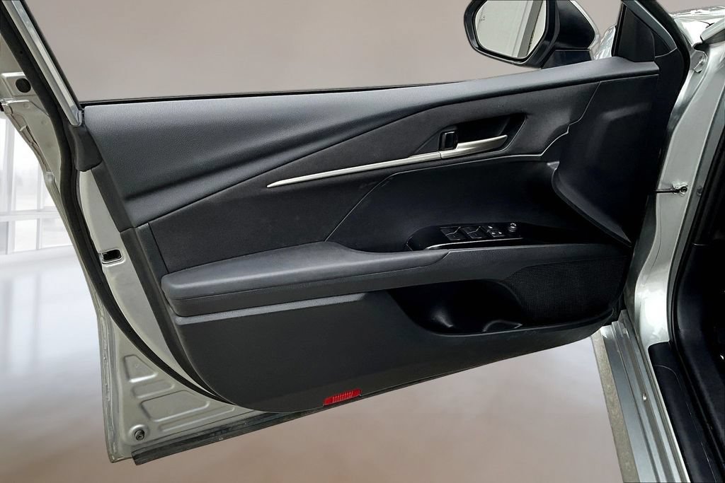 Used 2025 Toyota Camry LE FWD image 19