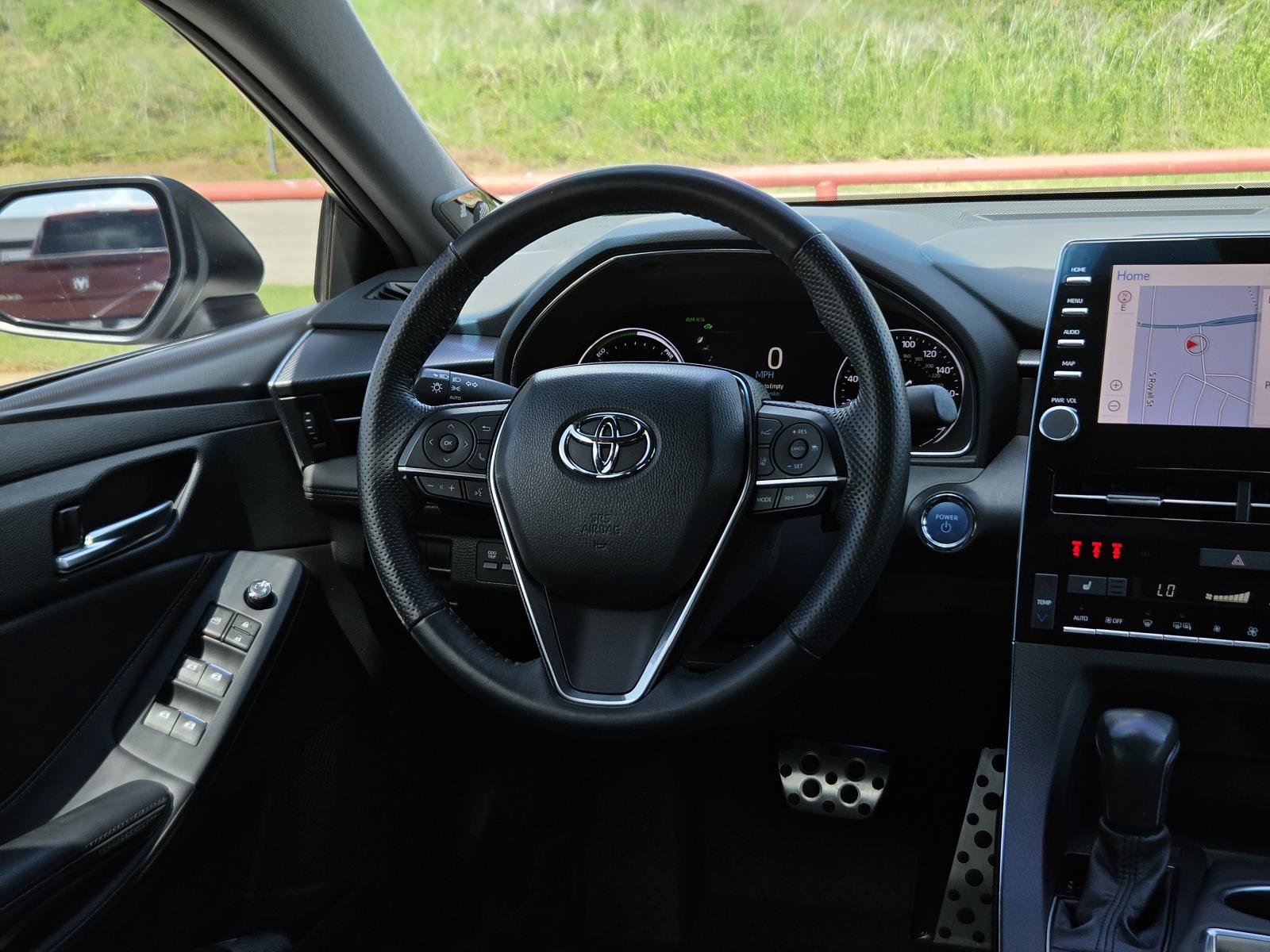 Used 2022 Toyota Avalon XSE FWD image 13