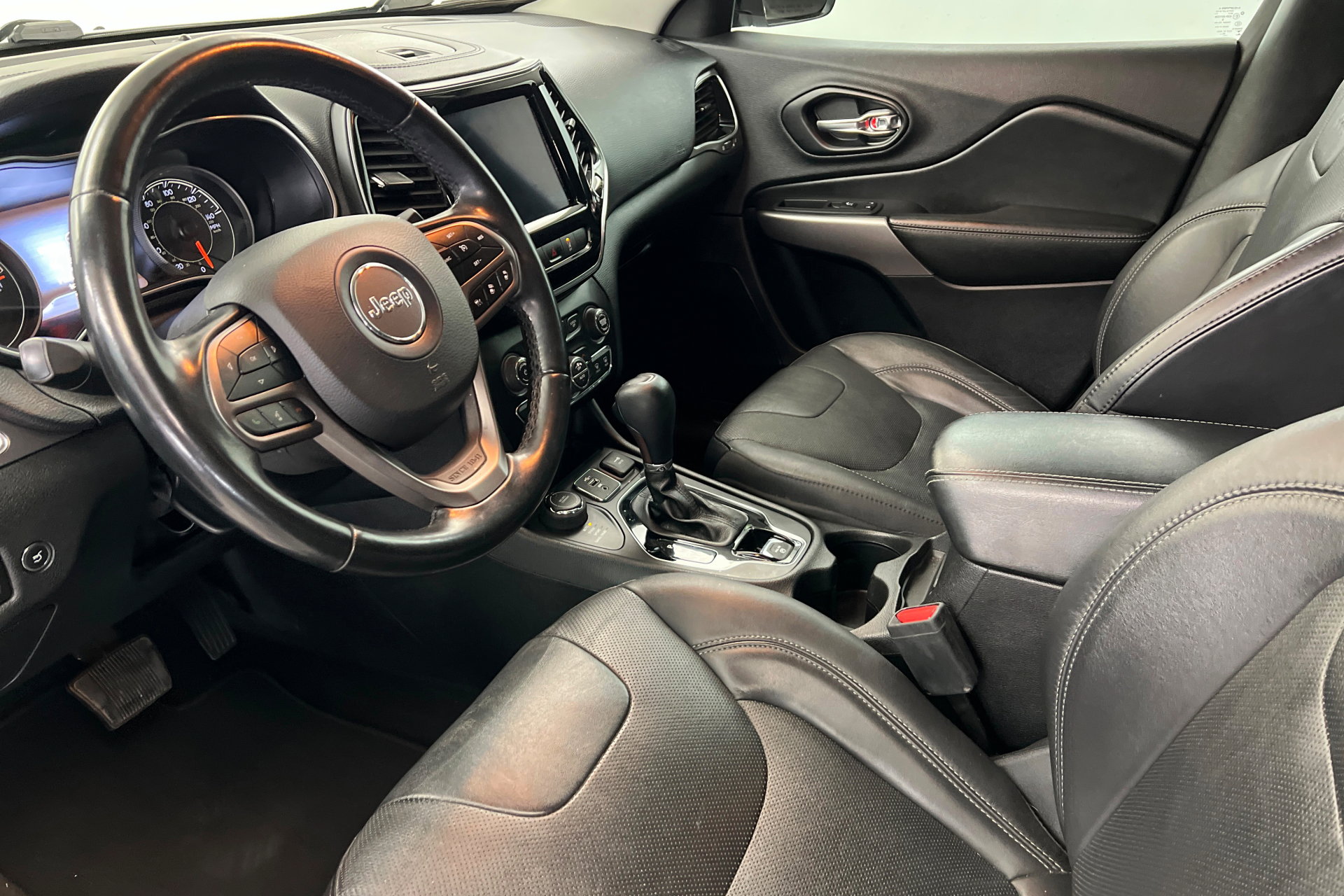 Used 2021 Jeep Cherokee Limited image 15