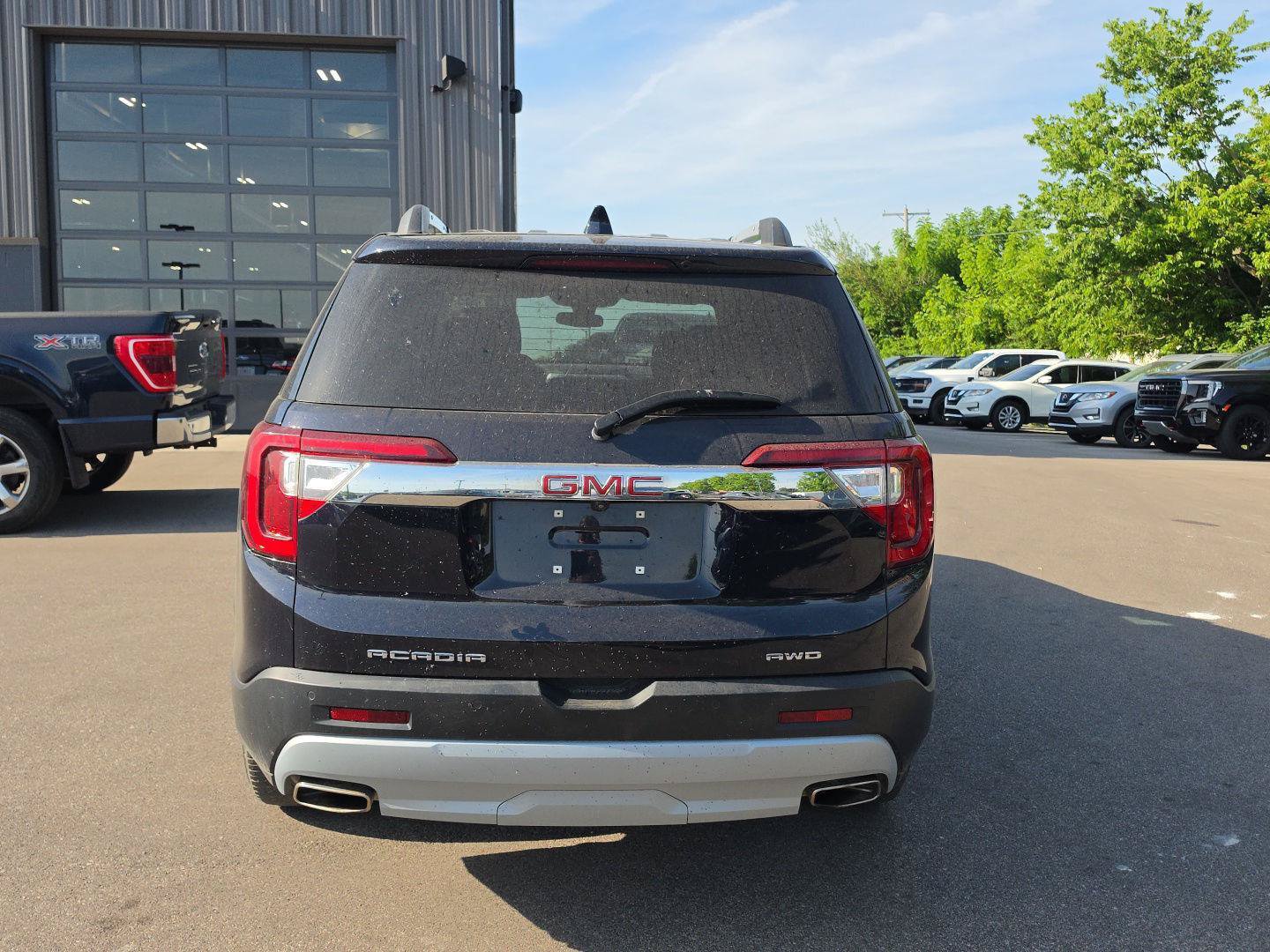 Used 2022 GMC Acadia SLE w/ LPO, Cargo Package AWD/4WD image 4