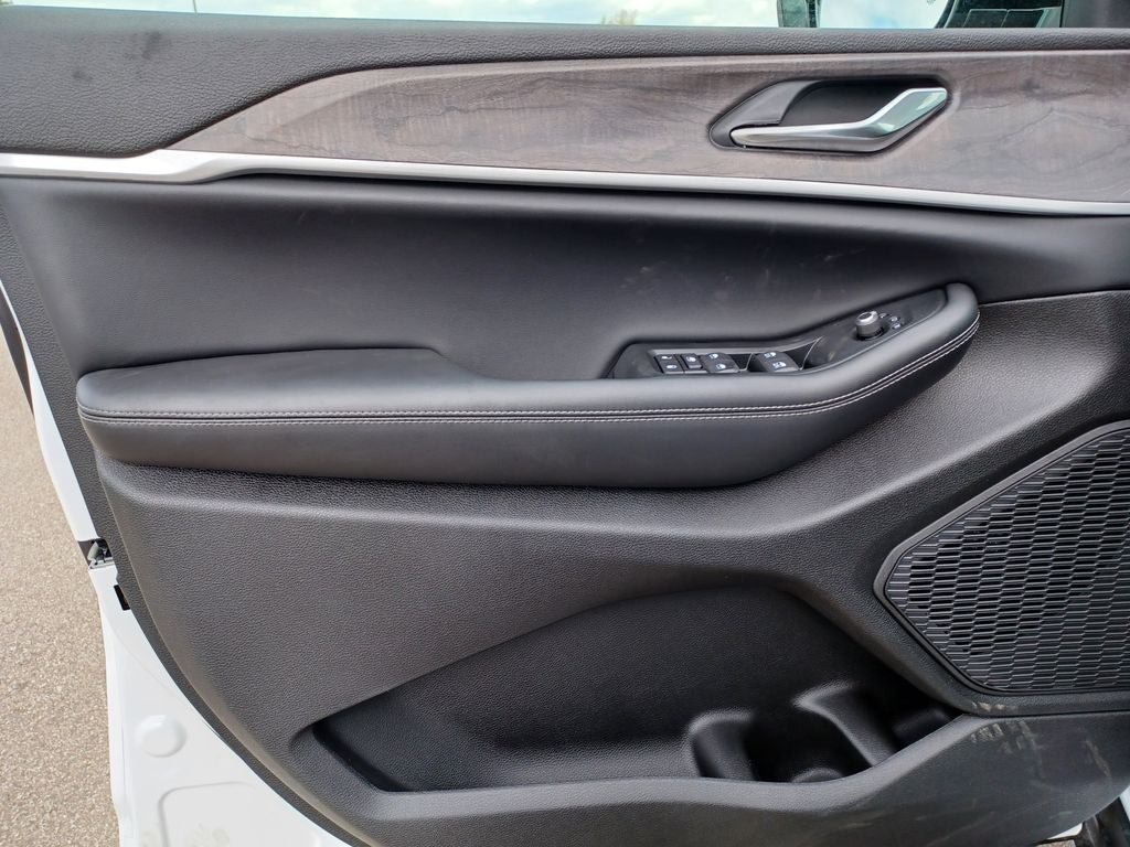 New 2026 Jeep Grand Cherokee Altitude AWD/4WD image 11