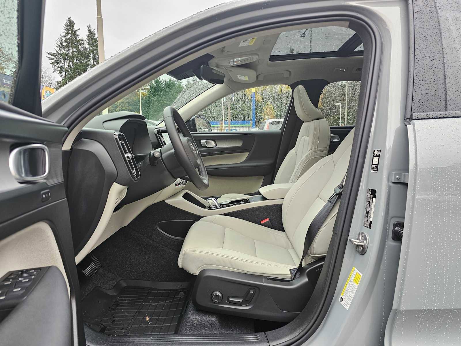 New 2026 Volvo XC40 B5 Plus w/ Protection Package Premier image 17