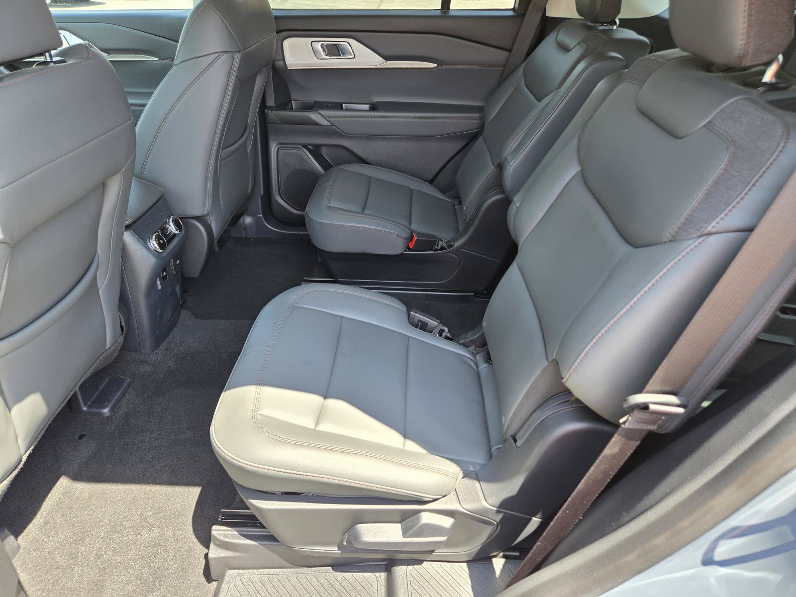 New 2026 Ford Explorer Active w/ Active Comfort Package AWD/4WD image 18