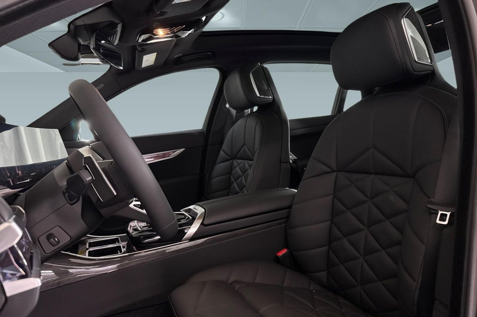 New 2026 BMW 740i w/ Premium Package RWD image 22