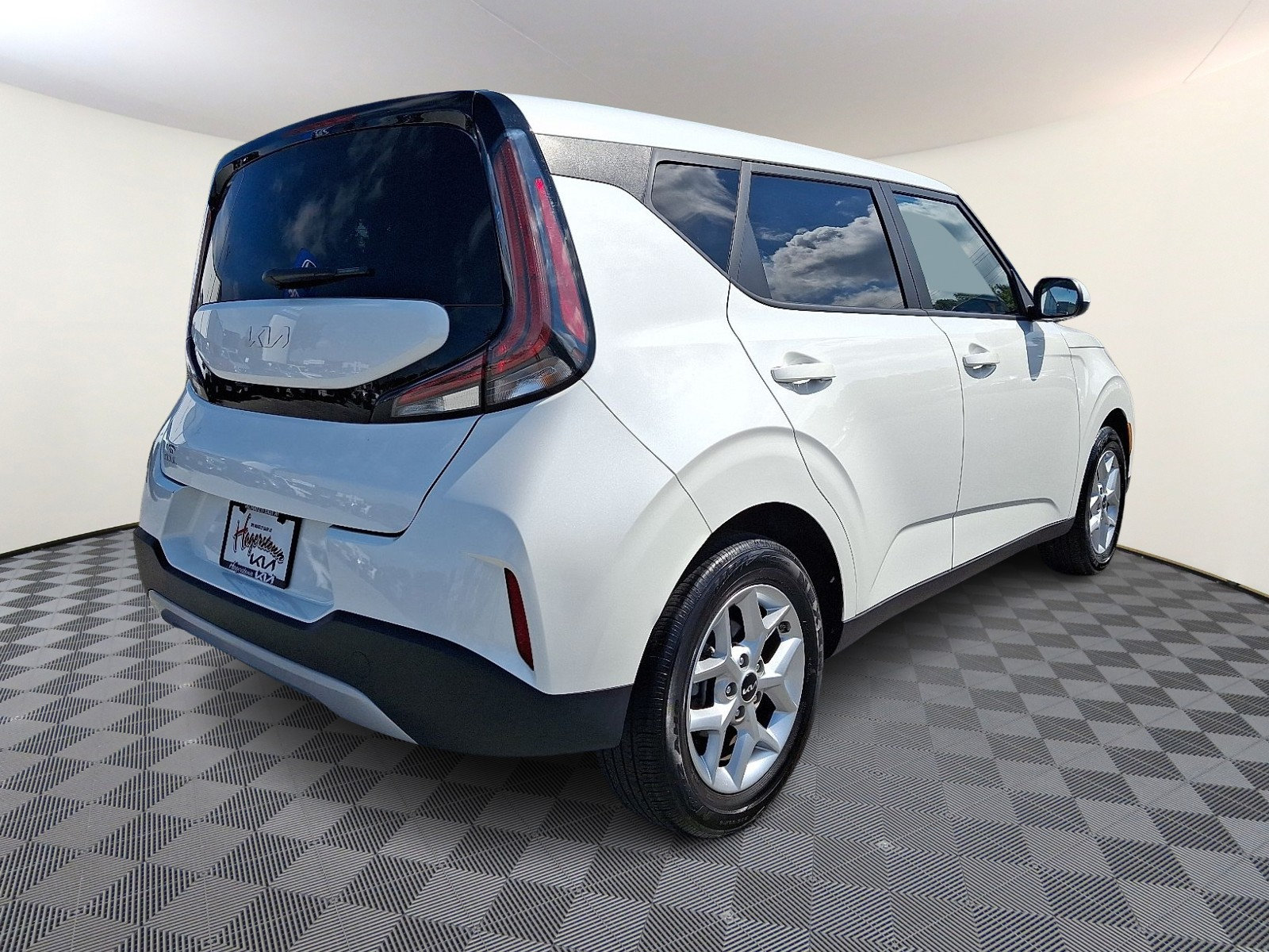 Certified 2025 Kia Soul LX w/ LX Technology Package FWD image 6