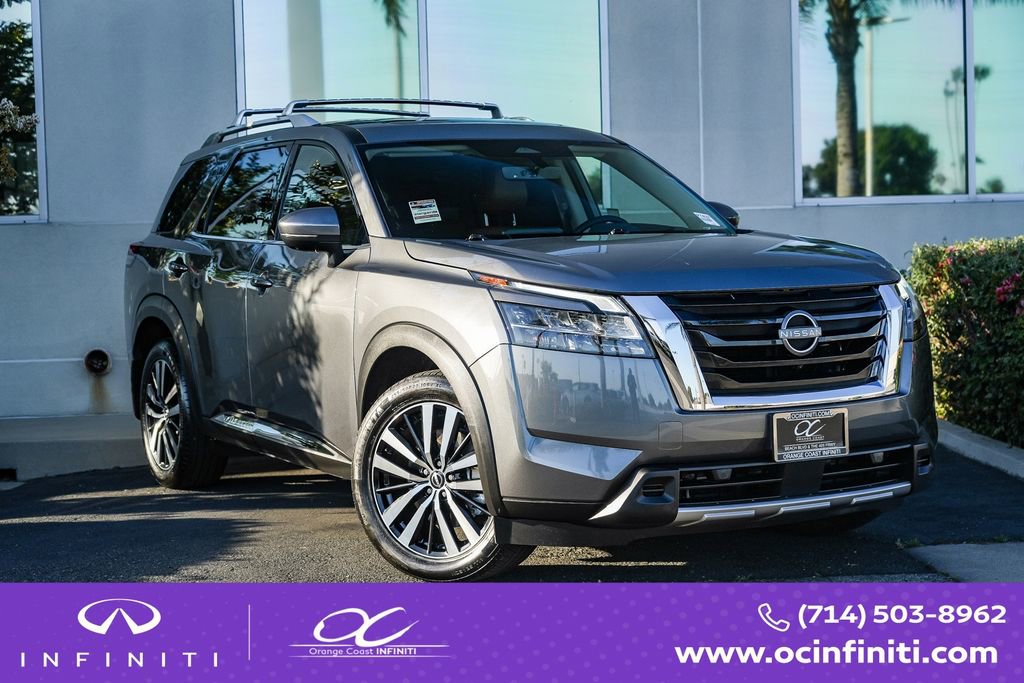 Used 2024 Nissan Pathfinder Platinum w/ Cargo Package