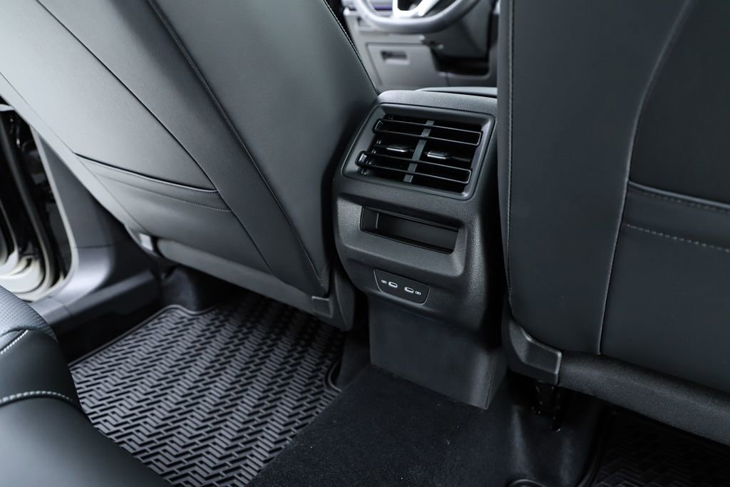 New 2026 Volkswagen Tiguan SE image 39