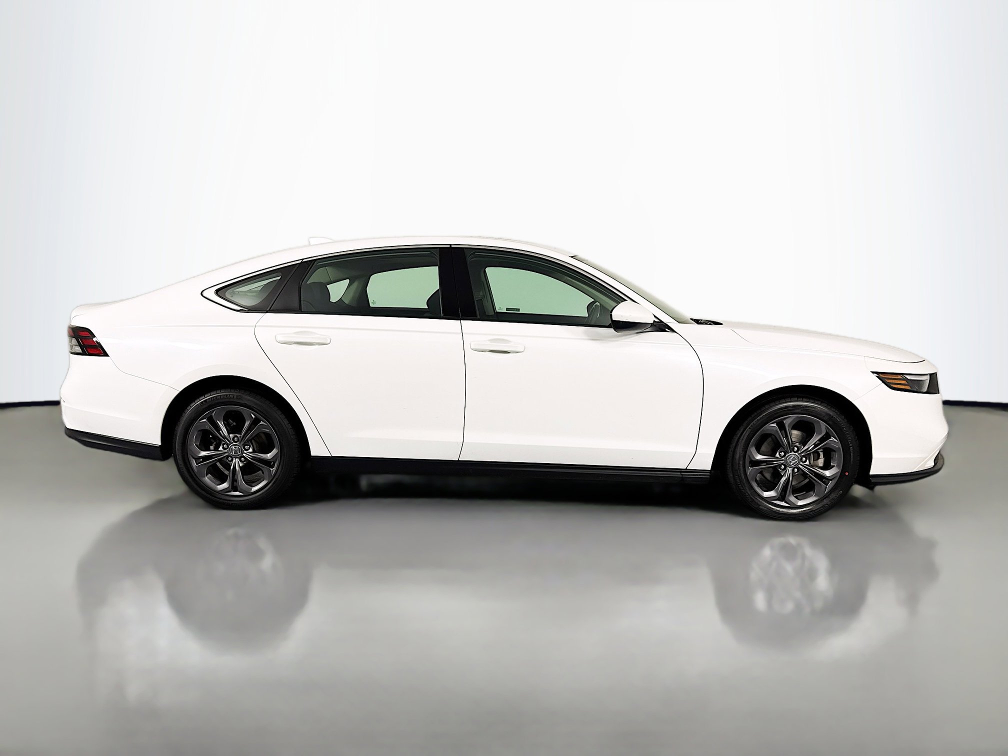 Certified 2023 Honda Accord EX image 4