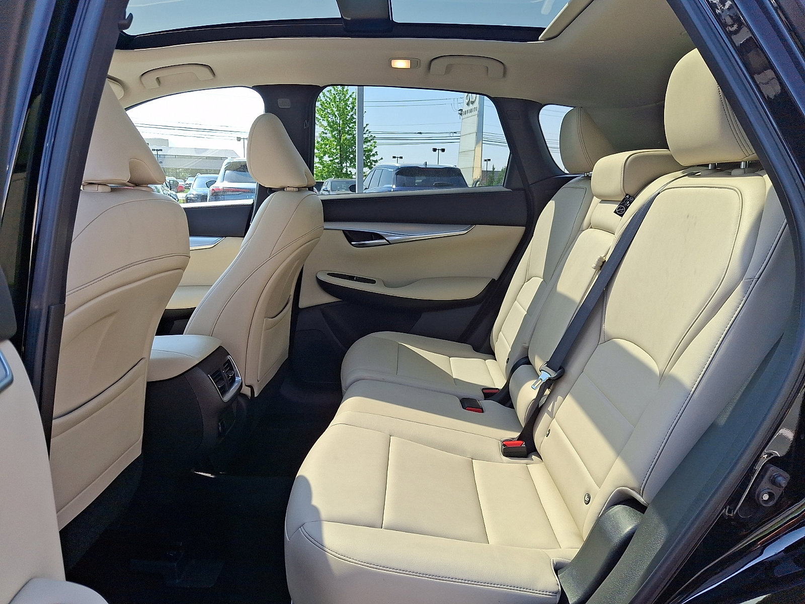 Used 2019 INFINITI QX50 Luxe w/ Navigation Package AWD/4WD image 10