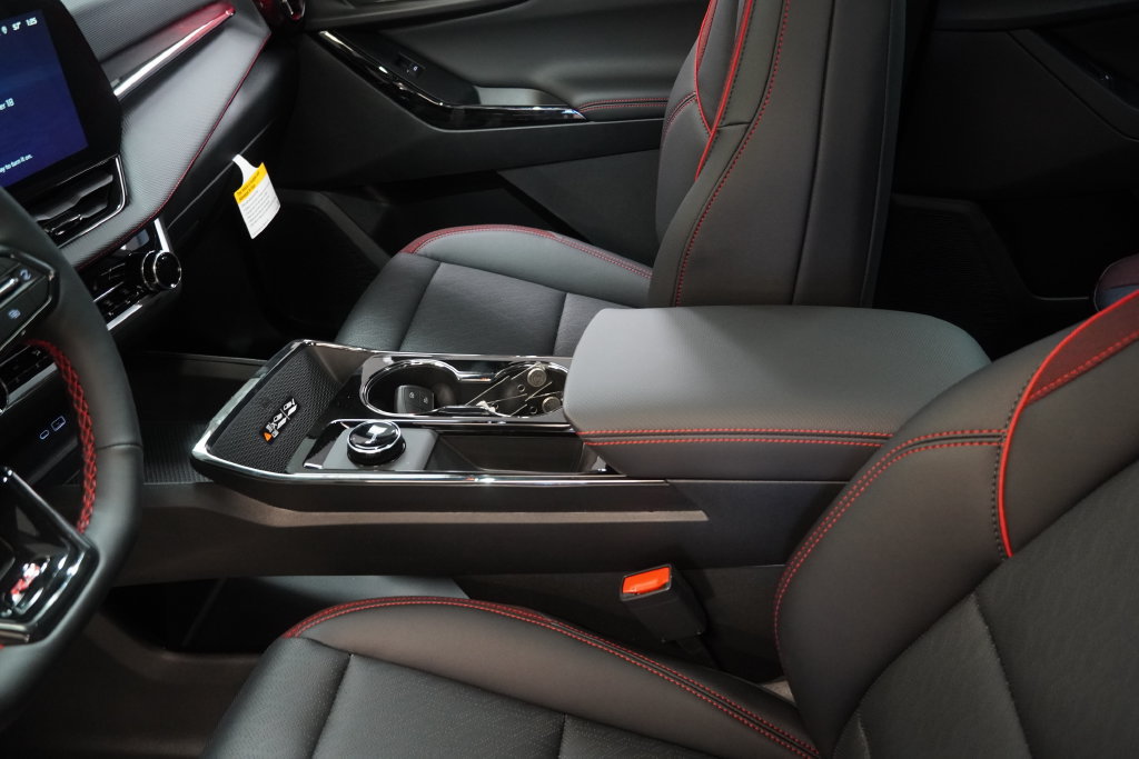 New 2027 Chevrolet Equinox RS w/ LPO, Floor Liner Package AWD/4WD image 8