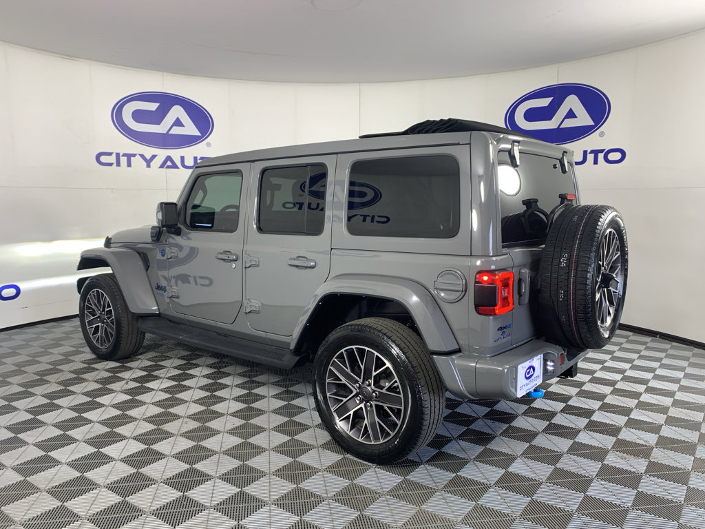 Used 2022 Jeep Wrangler Unlimited Sahara image 5