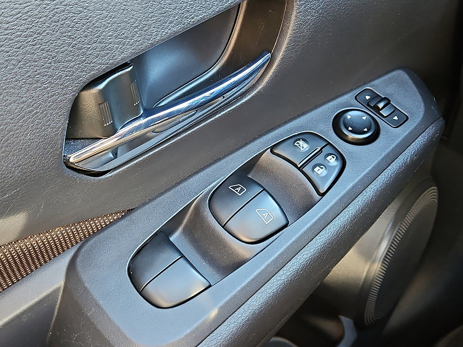 Used 2021 Nissan Kicks SR image 12