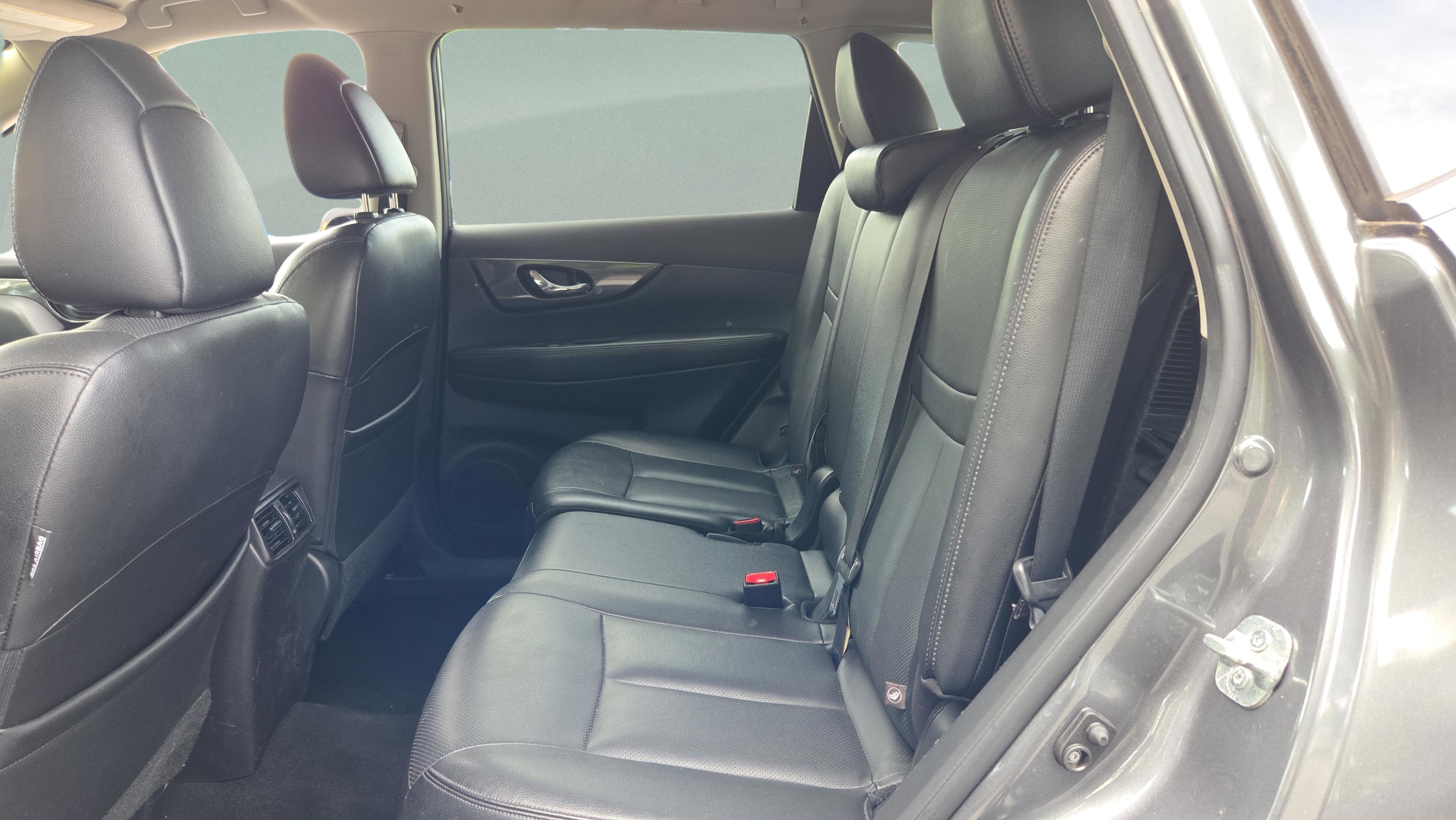 Used 2016 Nissan Rogue SL w/ SL Premium Package FWD image 10