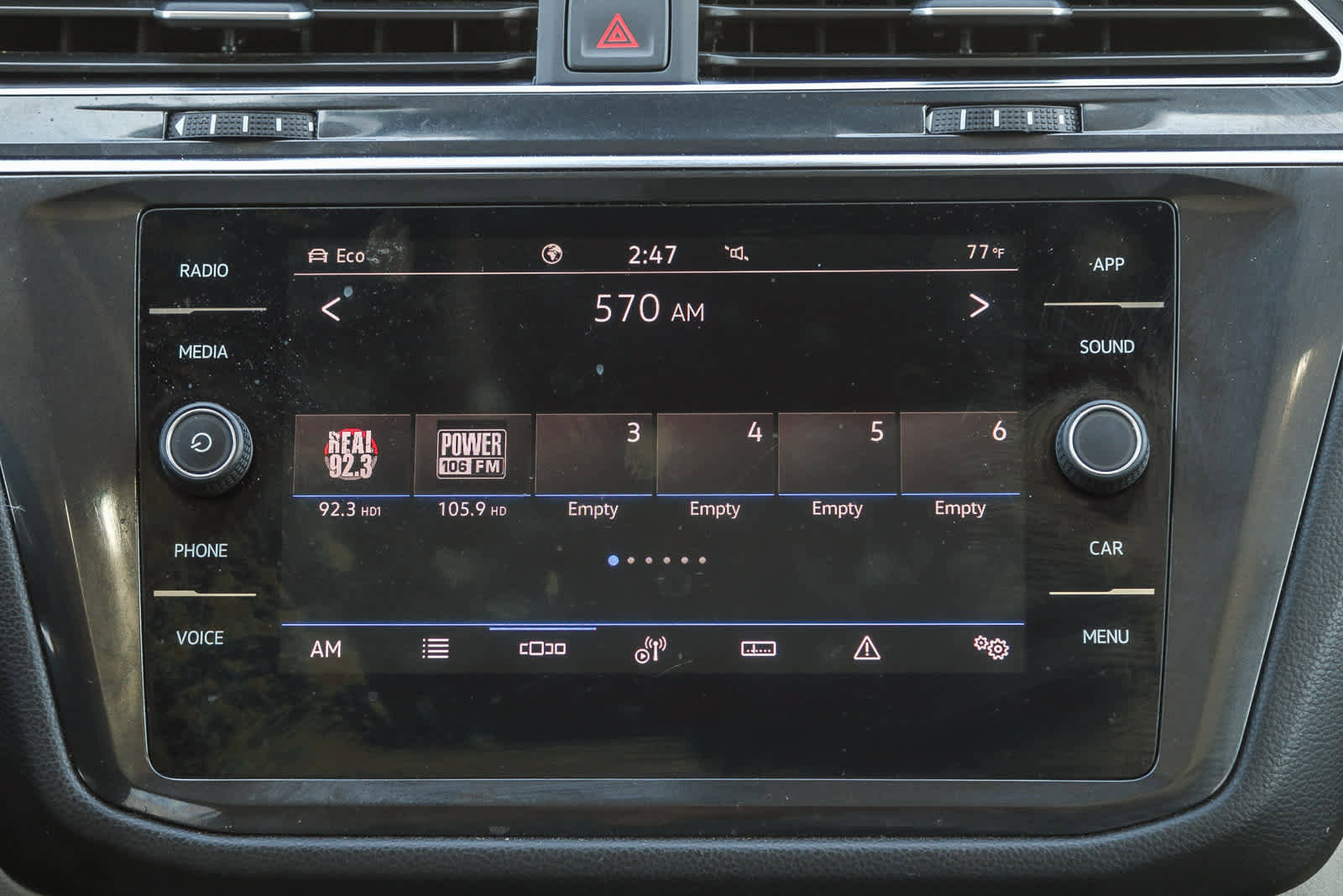 Used 2022 Volkswagen Tiguan SE image 15