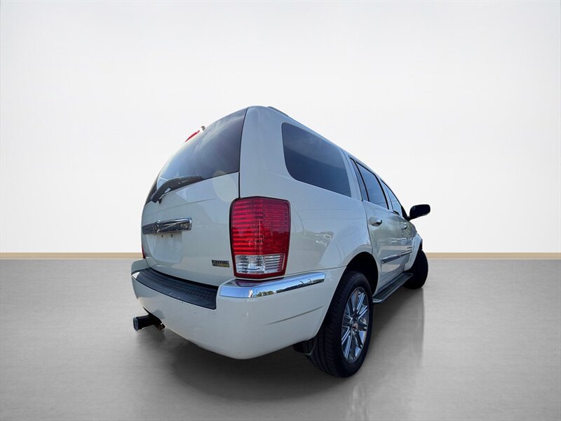 Used 2007 Chrysler Aspen Limited RWD image 4