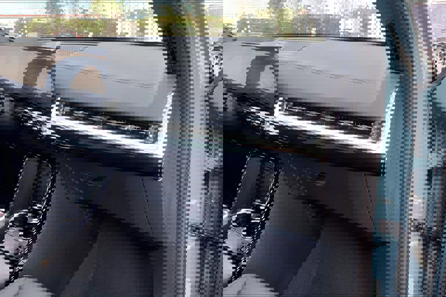 Certified 2025 BMW X2 xDrive28i w/ Technology Package image 18