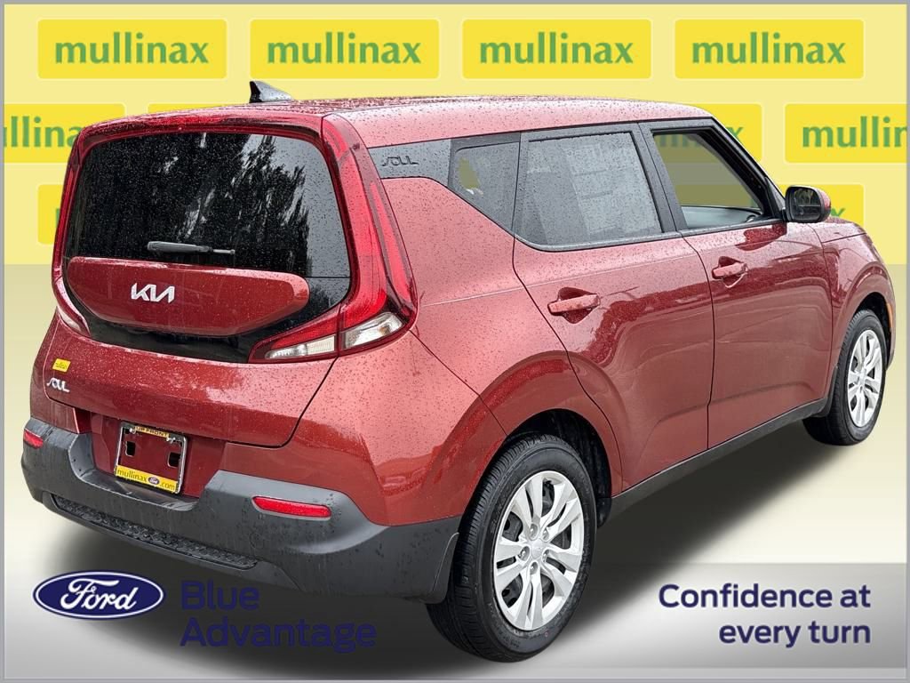 Used 2022 Kia Soul LX image 4