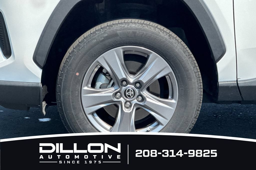 Used 2022 Toyota RAV4 LE AWD/4WD image 25