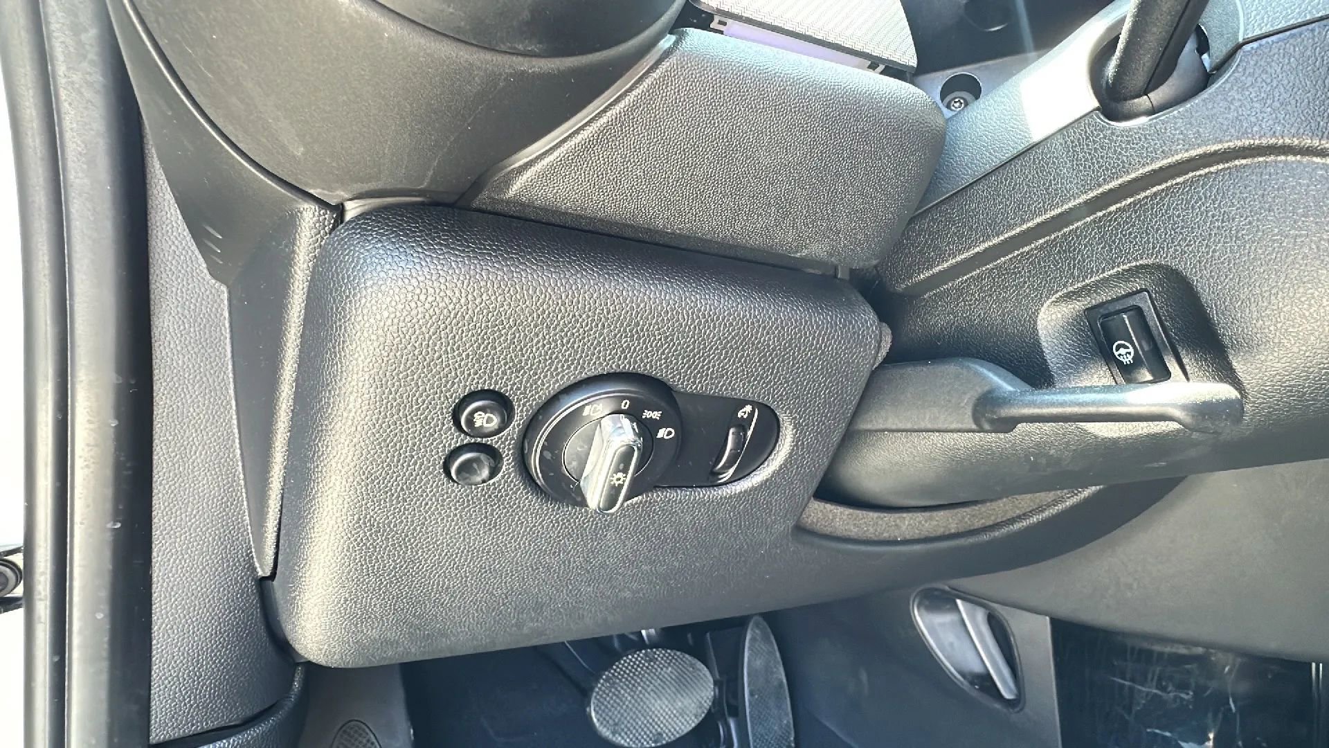 Used 2023 MINI Cooper 2-Door Hardtop image 15