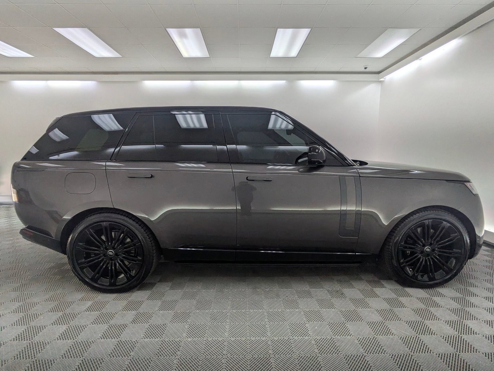 Used 2023 Land Rover Range Rover First Edition AWD/4WD image 8