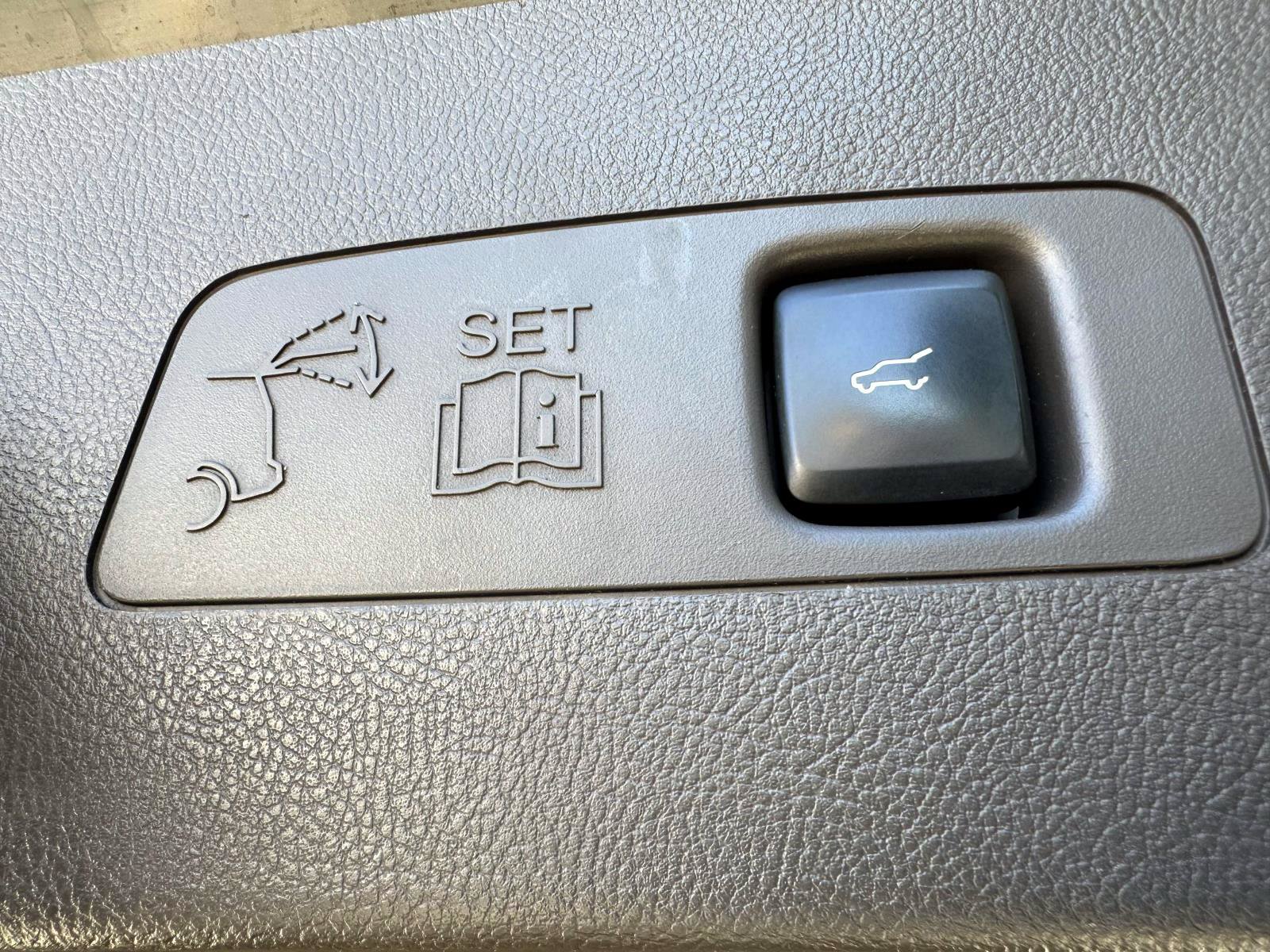 Used 2022 Lincoln Corsair AWD w/ Premium Package image 13