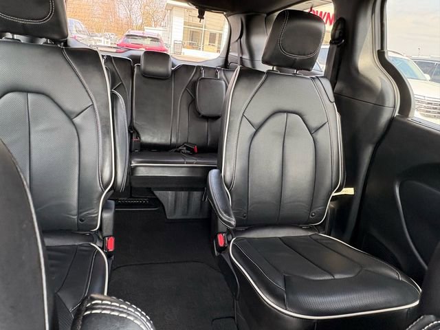 Used 2025 Chrysler Pacifica Limited FWD image 26