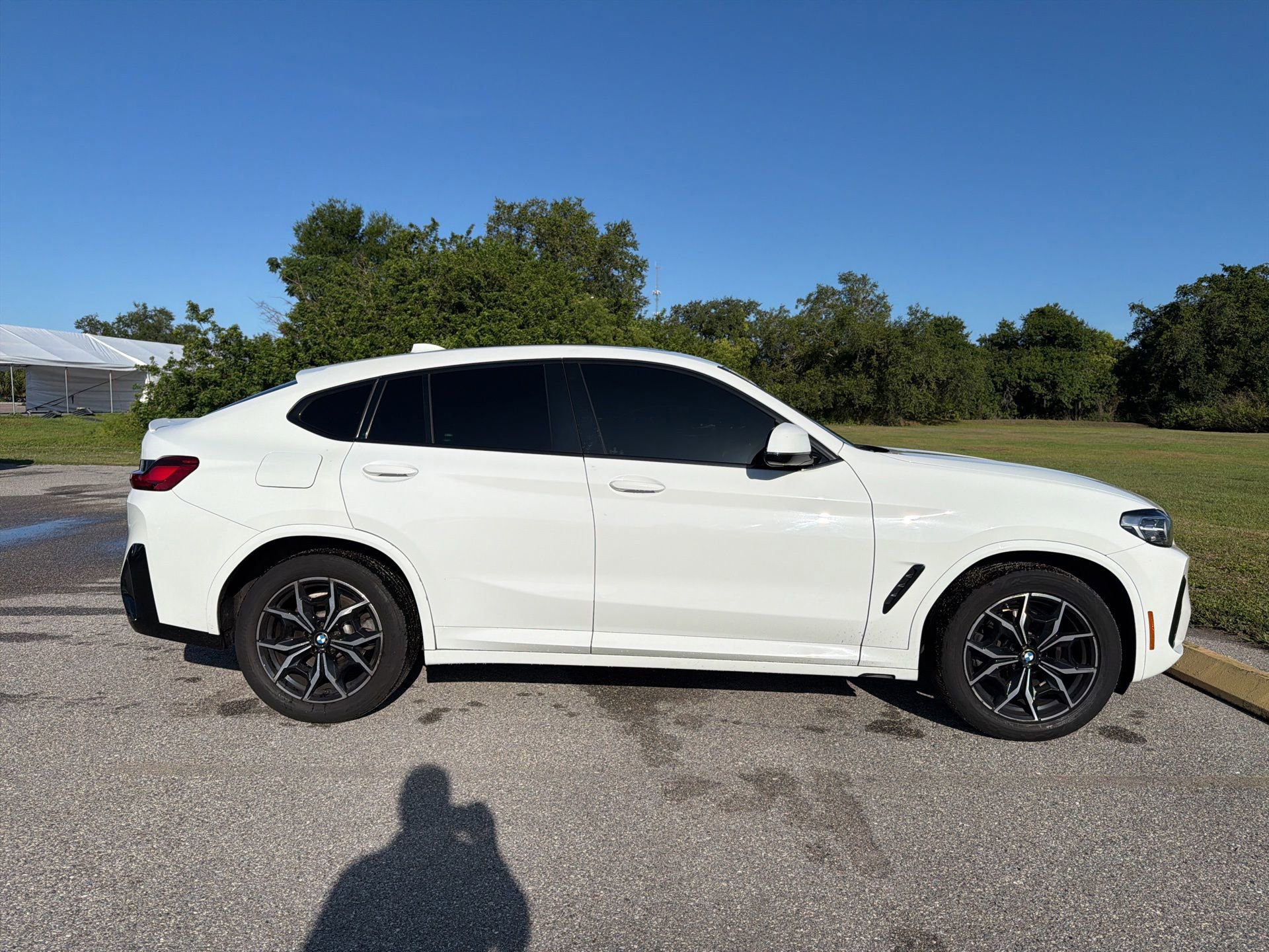 Used 2022 BMW X4 xDrive30i w/ M Sport Package 2 AWD/4WD image 4