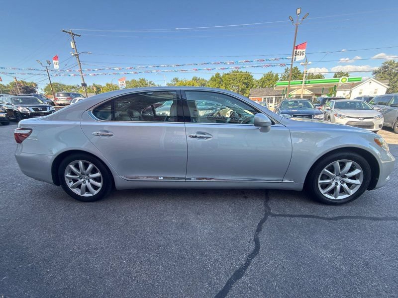 Used 2007 Lexus LS 460 L w/ Luxury Pkg RWD image 4