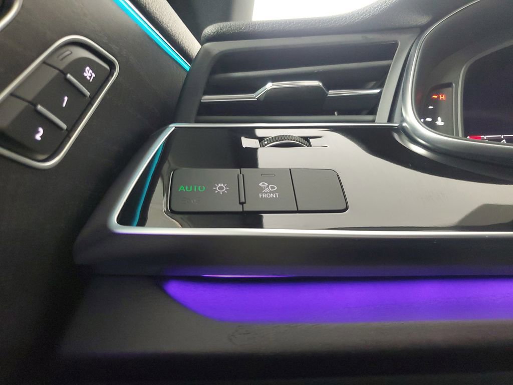 Used 2023 Audi Q8 Premium Plus image 35