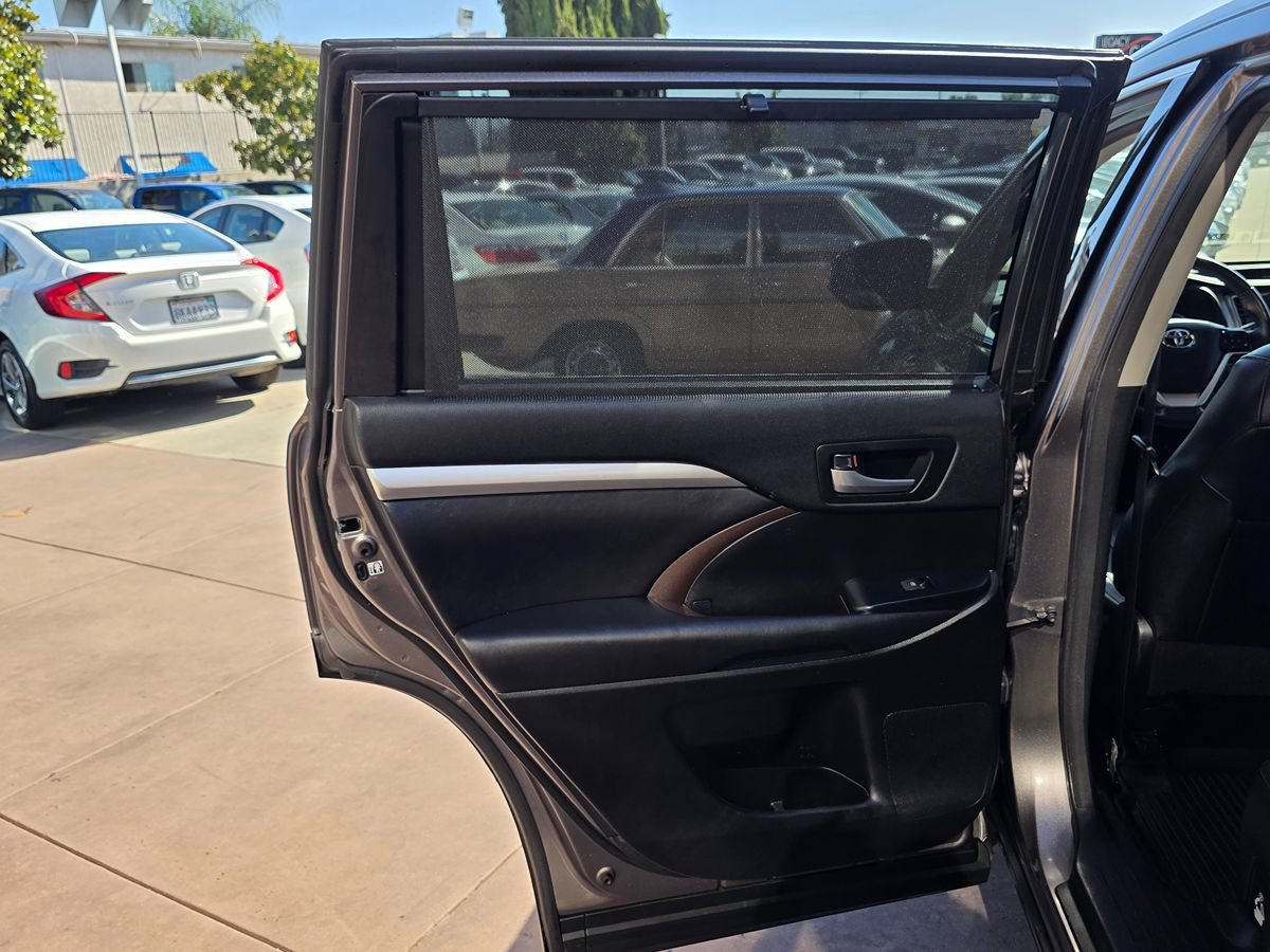 Used 2018 Toyota Highlander XLE FWD image 30