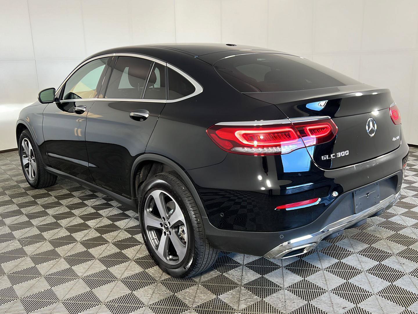 Used 2023 Mercedes-Benz GLC 300 4MATIC Coupe image 17