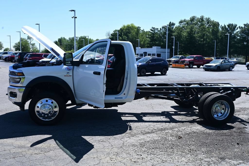 New 2026 RAM 5500 Tradesman w/ Chrome Appearance Group AWD/4WD image 28