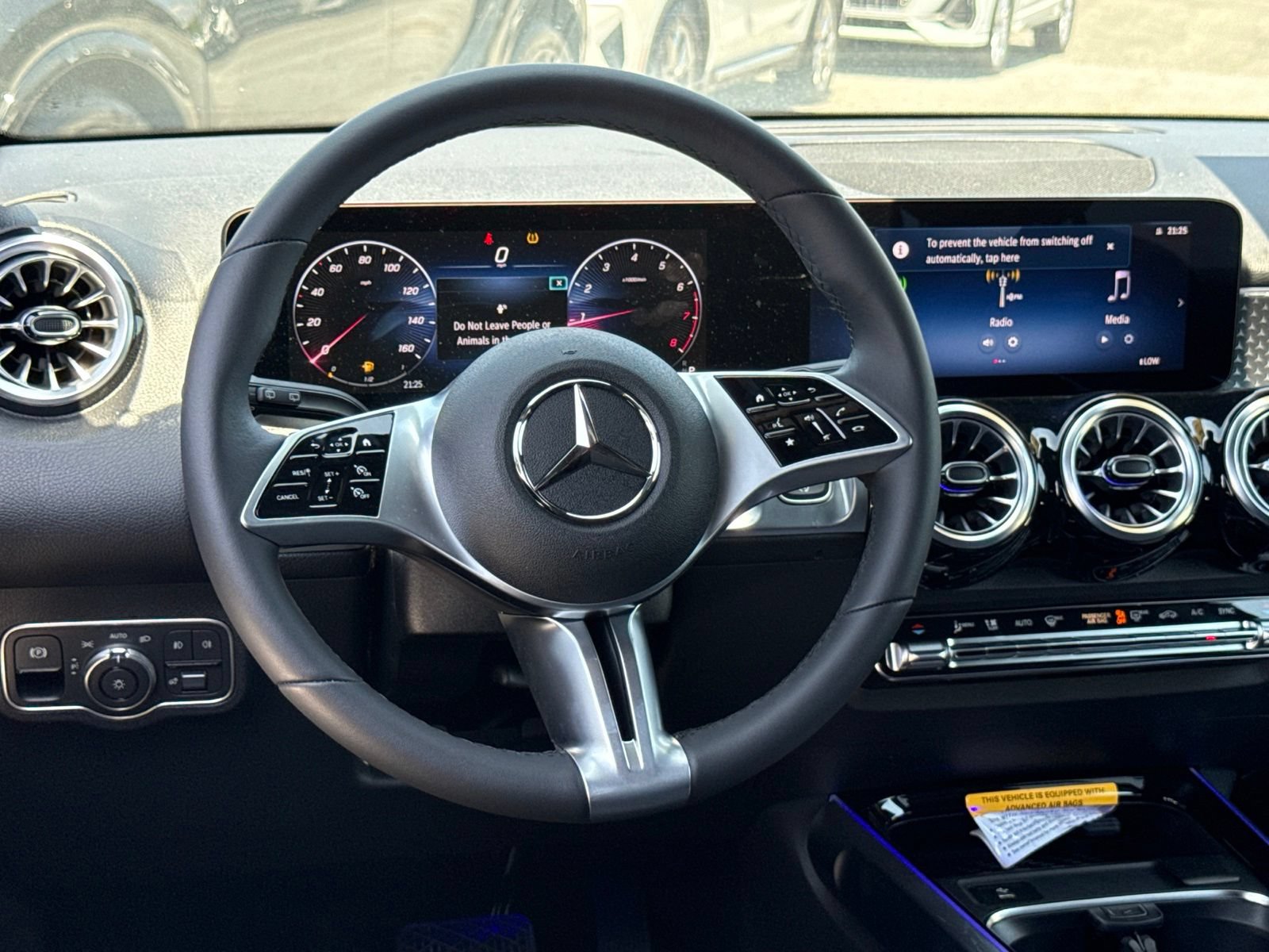 Used 2025 Mercedes-Benz GLB 250 image 28