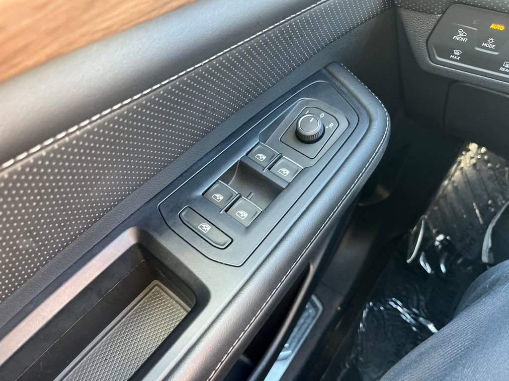 Certified 2025 Volkswagen Atlas SE image 18